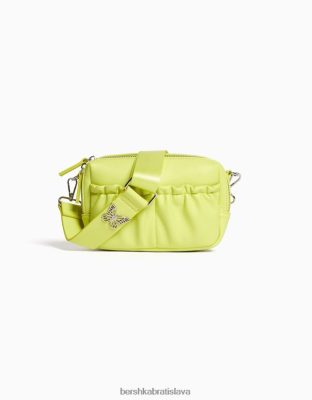 Bershka ženy Crossbody kabelka z umelej kože s motýľovým detailom vápno príslušenstvo B86RXX2407 Bershka Slovakia
