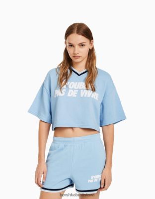 Bershka ženy Mikina s krátkym rukávom a výstrihom do V s potlačou svetlo modrá oblečenie B86RXX585 Bershka Nohavice