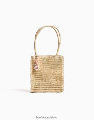 Bershka ženy Taška zo zmesi rafie s popruhmi a príveskami piesku príslušenstvo B86RXX1932 Bershka Nohavice