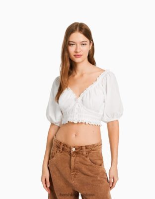 Bershka ženy blúzka s krátkym rukávom so švajčiarskou výšivkou a riaseným detailom biela oblečenie B86RXX914 Bershka Rifle