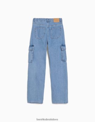 Bershka ženy cargo džínsy rovného strihu svetlo modrá oblečenie B86RXX1385 Bershka Rifle