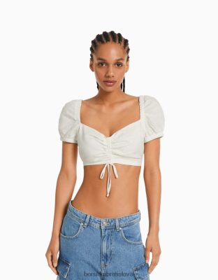 Bershka ženy crop top s krátkym rukávom z ľanovej zmesi s naberanými detailmi biela oblečenie B86RXX772 Bershka Slovakia