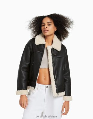 Bershka ženy dlhá obojstranná bunda z umelej kože čierna oblečenie B86RXX1141 Bershka Slovakia