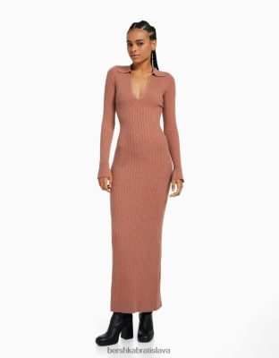 Bershka ženy dlhé pletené šaty s polo golierom červená oblečenie B86RXX254 Bershka Rifle