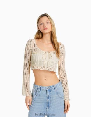 Bershka ženy háčkovaný sveter s dlhými rozšírenými rukávmi béžová oblečenie B86RXX985 Bershka Slovakia