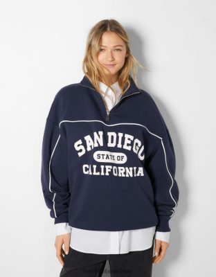Bershka ženy mikina s vysokým výstrihom na zips a potlačou san diego tmavo modrá oblečenie B86RXX1231 Bershka Slovakia