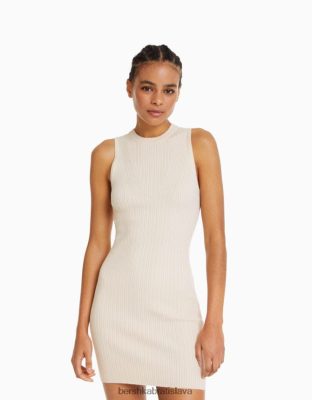 Bershka ženy minišaty z rebrovaného úpletu krém oblečenie B86RXX244 Bershka Slovakia