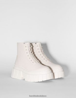 Bershka ženy šnurovacie čižmy na platforme s textúrovanou podrážkou ecru obuv B86RXX2315 Bershka Rifle