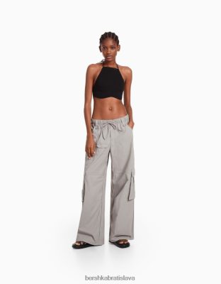 Bershka ženy nylonové široké nohavice s viacerými vreckami exkluzívne oblečenie B86RXX1333 Bershka Slovakia