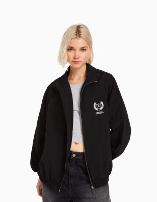 Bershka ženy nylonová vetrovka čierna oblečenie B86RXX1120 Bershka Slovakia