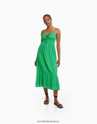 Bershka ženy páskové midi šaty s výrezom a volánikmi zelená oblečenie B86RXX139 Bershka Slovakia