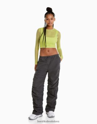 Bershka ženy padákové džínsy s bočným naberaním tmavo šedá oblečenie B86RXX1295 Bershka Rifle