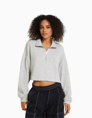 Bershka ženy pletený sveter s vysokým výstrihom a zipsom sivá oblečenie B86RXX1043 Bershka Rifle
