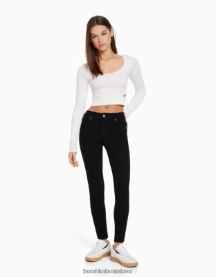 Bershka ženy push-up úzke džínsy čierna oblečenie B86RXX1563 Bershka Nohavice