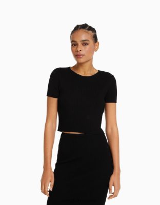 Bershka ženy rebrovaný sveter s krátkym rukávom a otvoreným chrbtom čierna oblečenie B86RXX305 Bershka Rifle