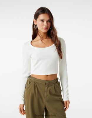 Bershka ženy rebrované štruktúrované tričko s dlhým rukávom biela oblečenie B86RXX590 Bershka Rifle