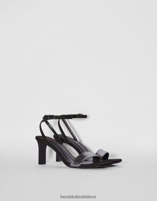 Bershka ženy sandále na podpätku s remienkom na členok a kovovým náprstkom čierna obuv B86RXX2194 Bershka Slovakia