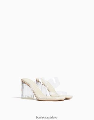 Bershka ženy sandále na podpätku s vinylovými remienkami číry obuv B86RXX2158 Bershka Slovakia