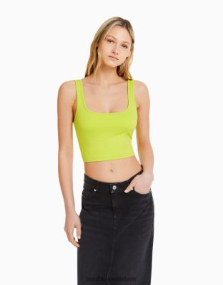 Bershka ženy top so širokými ramienkami vápno oblečenie B86RXX798 Bershka Nohavice