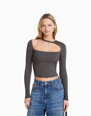 Bershka ženy tričko s dlhým rukávom a asymetrickým výstrihom tmavo šedá oblečenie B86RXX473 Bershka Rifle