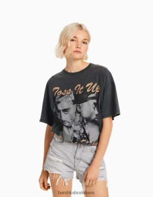 Bershka ženy tričko s krátkym rukávom s tupac potlačou sivá oblečenie B86RXX341 Bershka Rifle