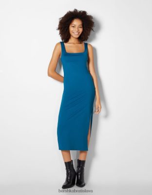 Bershka ženy vypasované midi šaty s ramienkami modrá oblečenie B86RXX260 Bershka Rifle
