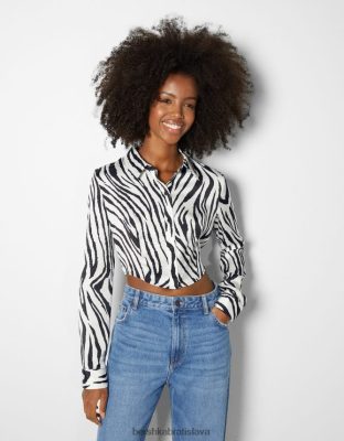 Bershka ženy vypasovaná saténová košeľa s dlhým rukávom biela/čierna oblečenie B86RXX925 Bershka Slovakia