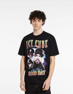 Bershka muži Hranaté tričko s krátkym rukávom s potlačou ľadových kociek čierna oblečenie B86RXX2821 Bershka Slovakia