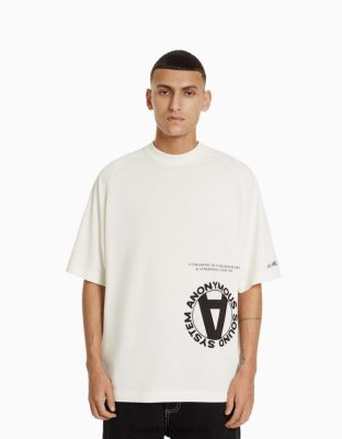 Bershka muži Oversize tričko s krátkym rukávom s potlačou off white oblečenie B86RXX2633 Bershka Rifle