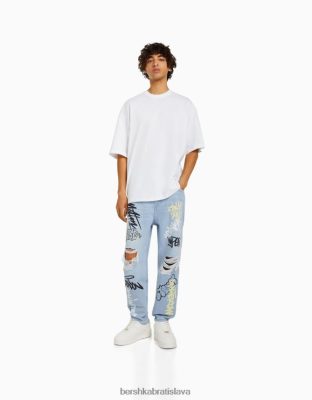 Bershka muži džínsy voľného strihu s potlačou svetlo modrá oblečenie B86RXX3146 Bershka Rifle