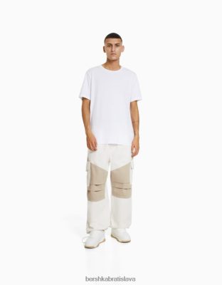 Bershka muži farebné blokové nákladné padákové džínsy krém oblečenie B86RXX3129 Bershka Nohavice