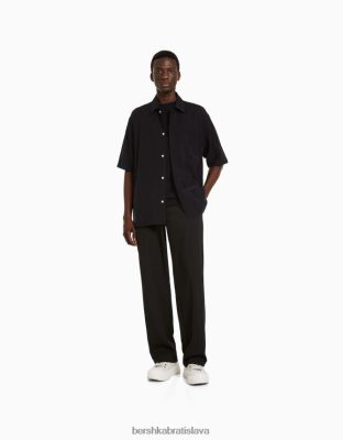 Bershka muži nohavice širokého strihu v jogger štýle čierna oblečenie B86RXX3029 Bershka Rifle