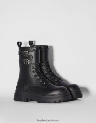 Bershka muži šnurovacie čižmy s prackami čierna obuv B86RXX3462 Bershka Nohavice