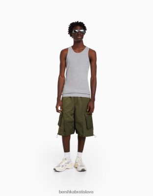 Bershka muži nylonové bermudy padákové nákladné šortky kaki oblečenie B86RXX3282 Bershka Nohavice