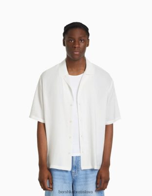 Bershka muži padavá košeľa s krátkym rukávom biela oblečenie B86RXX2917 Bershka Slovakia