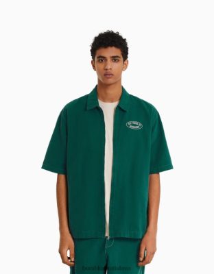 Bershka muži plátenná tielka s krátkym rukávom so zipsom zelená oblečenie B86RXX2861 Bershka Rifle