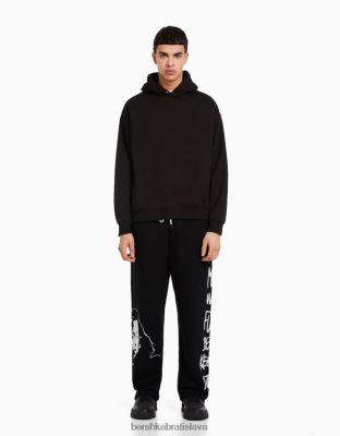 Bershka muži plyšové nohavice so širokými nohavicami s elastickým pásom a potlačou čierna oblečenie B86RXX3238 Bershka Slovakia