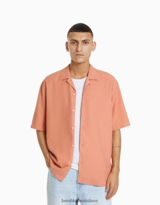 Bershka muži rustikálna košeľa voľného strihu s krátkym rukávom oranžová oblečenie B86RXX2943 Bershka Nohavice