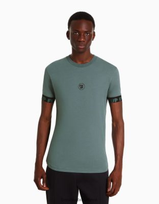 Bershka muži svalové tričko s krátkym rukávom a pruhovaným detailom exkluzívne oblečenie B86RXX2691 Bershka Nohavice