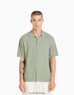 Bershka muži textúrovaná pletená košeľa s krátkym rukávom zelená oblečenie B86RXX2901 Bershka Nohavice