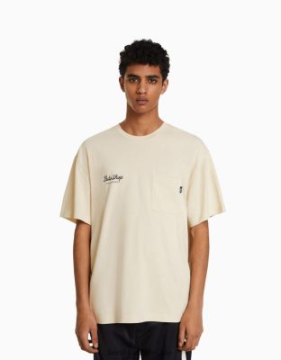 Bershka muži tričko boxy fit s krátkym rukávom s potlačou ťava oblečenie B86RXX2759 Bershka Rifle