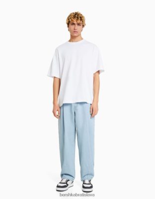 Bershka muži voľné džínsy balónového strihu so záhybmi svetlo modrá oblečenie B86RXX3173 Bershka Rifle
