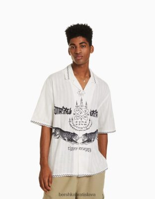 Bershka muži vyšívaná košeľa s krátkym rukávom krém oblečenie B86RXX2863 Bershka Slovakia