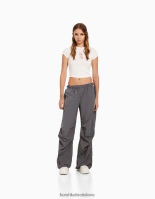 Bershka unisex nylonové padákové joggery sivá oblečenie B86RXX3895 Bershka Slovakia