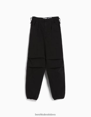 Bershka unisex padákové tepláky voľného strihu čierna oblečenie B86RXX3910 Bershka Slovakia