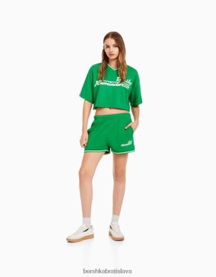 Bershka unisex plyšové šortky s potlačou a lemom zelená oblečenie B86RXX4062 Bershka Nohavice