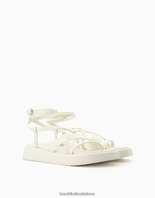 Bershka unisex sandále na plochej platforme s remienkom na členky biela obuv B86RXX4172 Bershka Rifle