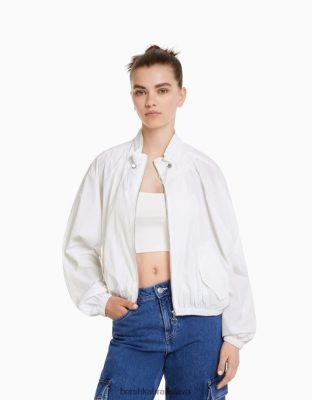 Bershka unisex skrátená nylonová bunda s ripstop štruktúrou biela oblečenie B86RXX4158 Bershka Nohavice