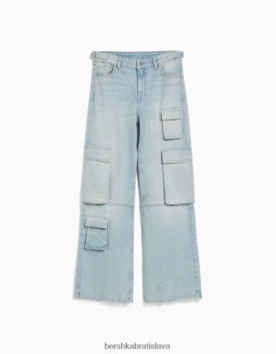 Bershka unisex vyblednuté cargo džínsy s viacerými vreckami svetlo modrá oblečenie B86RXX3915 Bershka Nohavice